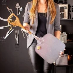 Boska Pizzaschep Barbecue - Kort Handvat - Stabiel - Aluminium - Eikenhout - BBQ Accessoires 26 Boska Pizzaschep Barbecue - Kort Handvat - Stabiel - Aluminium - Eikenhout - BBQ Accessoires -Barbecue Verkoop 1200x1200 17