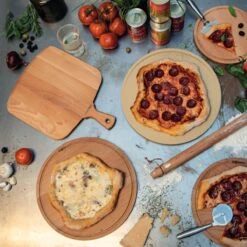 Boska Pizzaschep Amigo - Voor Warme En Koude Pizza - Kort Handvat - Beukenhout - 30 Cm Breed 9 Boska Pizzaschep Amigo - Voor Warme En Koude Pizza - Kort Handvat - Beukenhout - 30 Cm Breed -Barbecue Verkoop 1200x1200 219