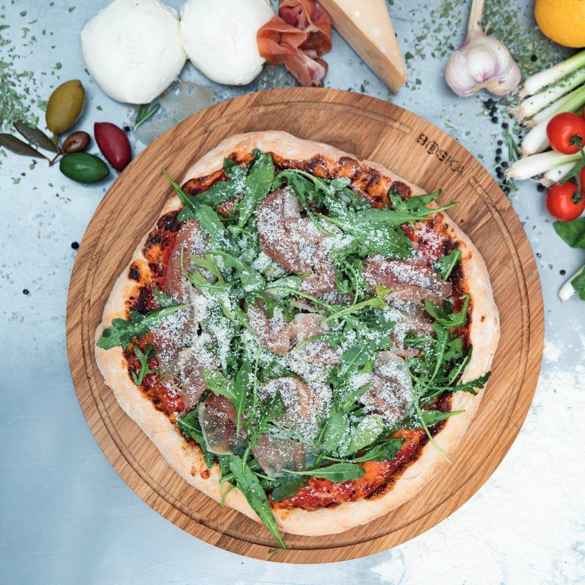 Boska Pizzaplank Friends L - BBQ Accessoires - Eikenhout - Handige Opvanggeul - Ø 34 Cm 12 Boska Pizzaplank Friends L - BBQ Accessoires - Eikenhout - Handige Opvanggeul - Ø 34 Cm - Afbeelding 12