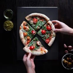 Navaris Pizzasteen XL Voor Oven En Barbecue - Rechthoekige Pizzaplaat 38 X 30 Cm - Inclusief Receptenboek - Keramisch Geglazuurd - Zwart 21 Navaris Pizzasteen XL Voor Oven En Barbecue - Rechthoekige Pizzaplaat 38 X 30 Cm - Inclusief Receptenboek - Keramisch Geglazuurd - Zwart -Barbecue Verkoop 1200x1200 344