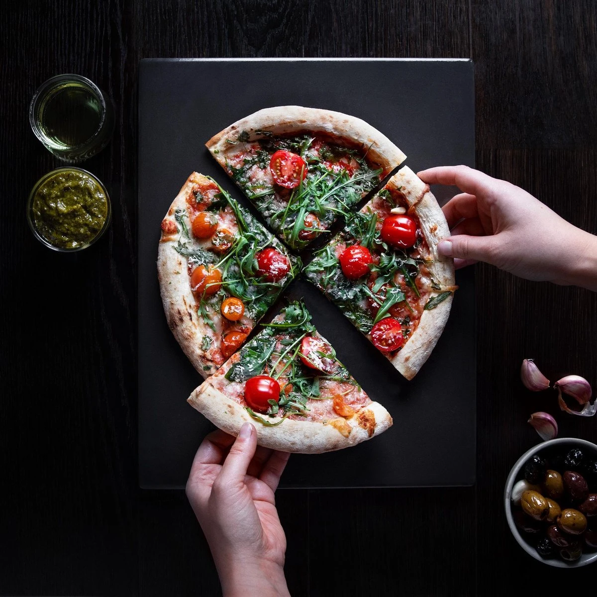 Navaris Pizzasteen XL Voor Oven En Barbecue - Rechthoekige Pizzaplaat 38 X 30 Cm - Inclusief Receptenboek - Keramisch Geglazuurd - Zwart 9 Navaris Pizzasteen XL Voor Oven En Barbecue - Rechthoekige Pizzaplaat 38 X 30 Cm - Inclusief Receptenboek - Keramisch Geglazuurd - Zwart - Afbeelding 9