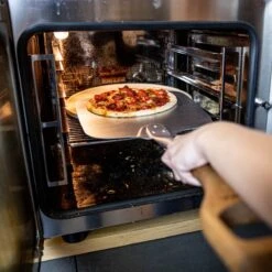 Boska Pizzasteen Deluxe - Voor Oven & BBQ - Knapperige Pizza's - Ø 29.5 Cm - BBQ Accessoires 31 Boska Pizzasteen Deluxe - Voor Oven & BBQ - Knapperige Pizza's - Ø 29.5 Cm - BBQ Accessoires -Barbecue Verkoop 1200x1200 357