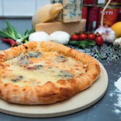 Boska Pizzasteen Deluxe - Voor Oven & BBQ - Knapperige Pizza's - Ø 29.5 Cm - BBQ Accessoires 37 Boska Pizzasteen Deluxe - Voor Oven & BBQ - Knapperige Pizza's - Ø 29.5 Cm - BBQ Accessoires -Barbecue Verkoop 1200x1200 361