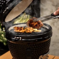 BluMill Kamado BBQ Egg - Kamado 13 Inch - Incl. Vlees Thermometer - Houtskoolbarbecues - Zwart - Ø 27cm 20 BluMill Kamado BBQ Egg - Kamado 13 Inch - Incl. Vlees Thermometer - Houtskoolbarbecues - Zwart - Ø 27cm -Barbecue Verkoop 1200x1200 725