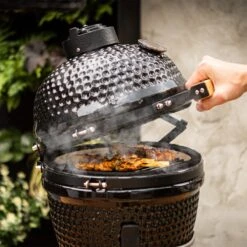 BluMill Kamado BBQ Egg - Kamado 13 Inch - Incl. Vlees Thermometer - Houtskoolbarbecues - Zwart - Ø 27cm 25 BluMill Kamado BBQ Egg - Kamado 13 Inch - Incl. Vlees Thermometer - Houtskoolbarbecues - Zwart - Ø 27cm -Barbecue Verkoop 1200x1200 728