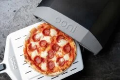 Ooni Pizzaschep Aluminium - Perforated Pizza Peel 12 Inch -Barbecue Verkoop 1200x800 10