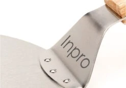 Inpro Pizzaschep RVS - Rond - Voor BBQ En Oven - Pizzaspatel - Taartschep - Houten Handvat - BBQ Gereedschap - Keukengerei - 30 Cm Diameter - Spatel -Barbecue Verkoop 1200x842