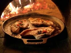 Valhal Outdoor Skillet / Plancha / Koekenpan - Gietijzer - Diameter 35cm, Twee Handvatten, VH35F -Barbecue Verkoop 1200x900 12