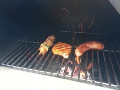 Merkloos MaxxGarden Pizza Oven - Smoker Barbecue Houtskool 45 X 65 X 158cm -Barbecue Verkoop 1200x900 23