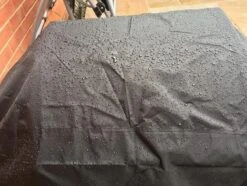 COVER UP HOC RED Label BBQ Hoes 145x61x117 Cm Waterdichte Barbecue Hoes / Afdekhoes Bbq / Met Trekkoord, Bbq Hoes, Bbq Hoes Waterdicht, Bbq Beschermhoes Zwart -Barbecue Verkoop 1200x902 3