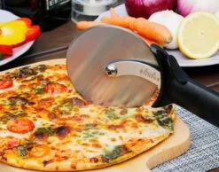 Bighorn Pizzaschep Voor BBQ En Oven-Inklapbare Handgreep -Pizzasnijder- Edelstaal -geschikt Als Broodschep En Ovenschep - SRPT01 -Barbecue Verkoop 1200x944 1