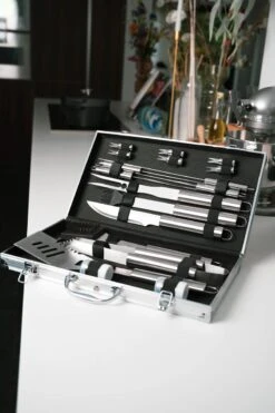 Sens Design BBQ Accesoires - 18 Delig - BBQ Gereedschapset Koffer 13 Sens Design BBQ Accesoires - 18 Delig - BBQ Gereedschapset Koffer -Barbecue Verkoop 800x1200 4